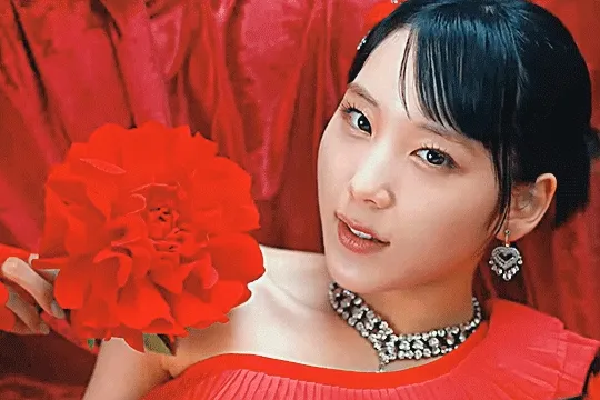 ebata kisaki lip syncing in the amore mi amore music video