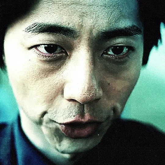 similarly colored but brighter gif of minato from kamen rider gotchard