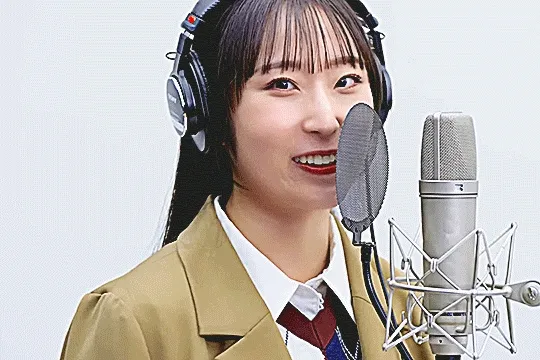 dambara ruru looking at the camera and waving at it with a smile